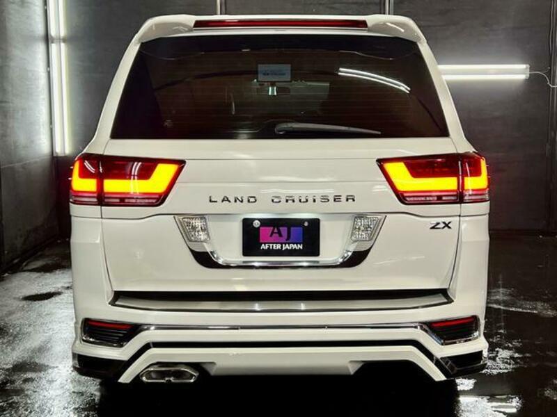 LAND CRUISER