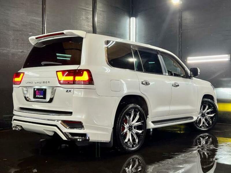 LAND CRUISER