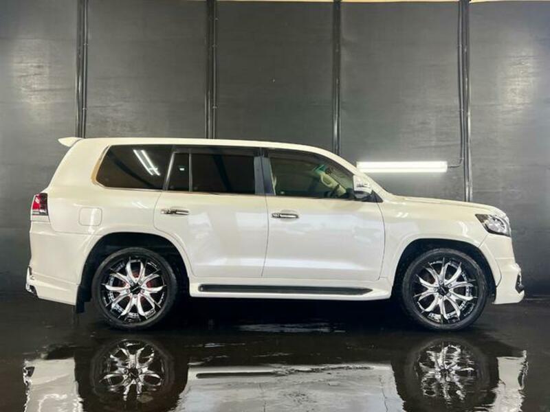 LAND CRUISER