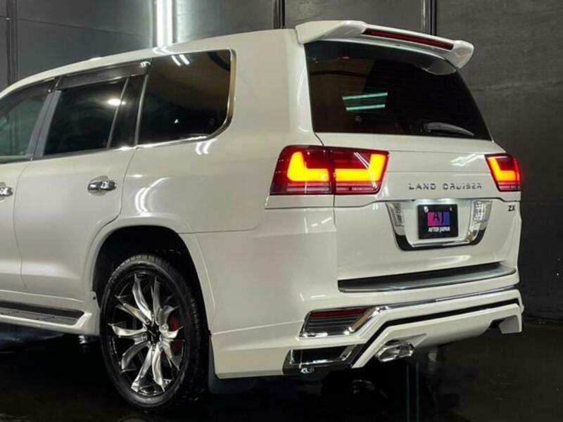 LAND CRUISER