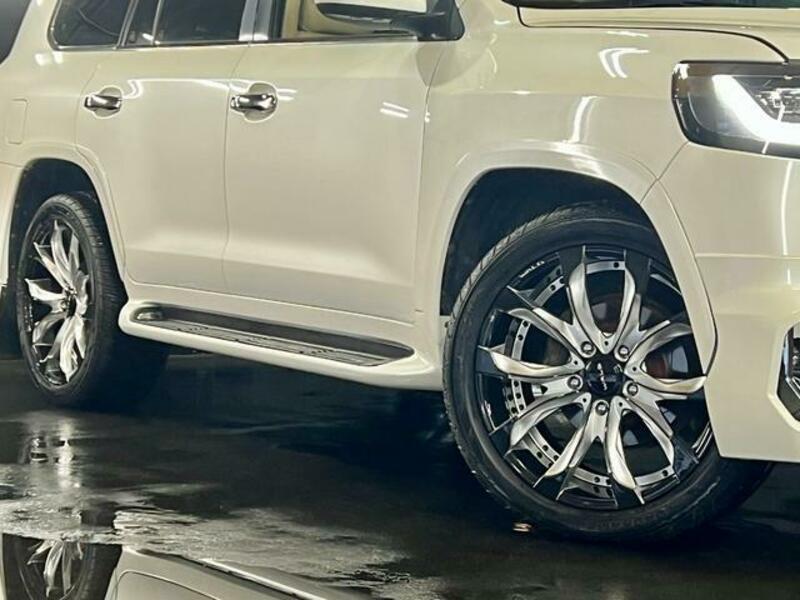 LAND CRUISER