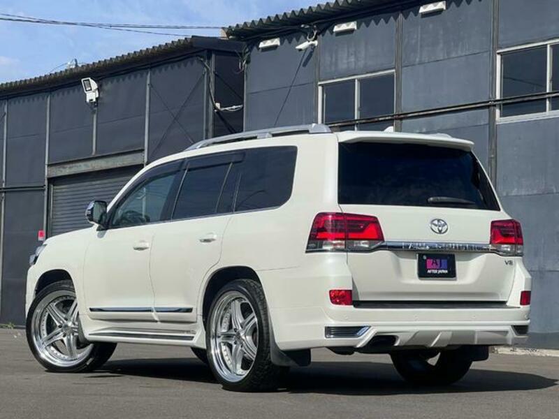 LAND CRUISER