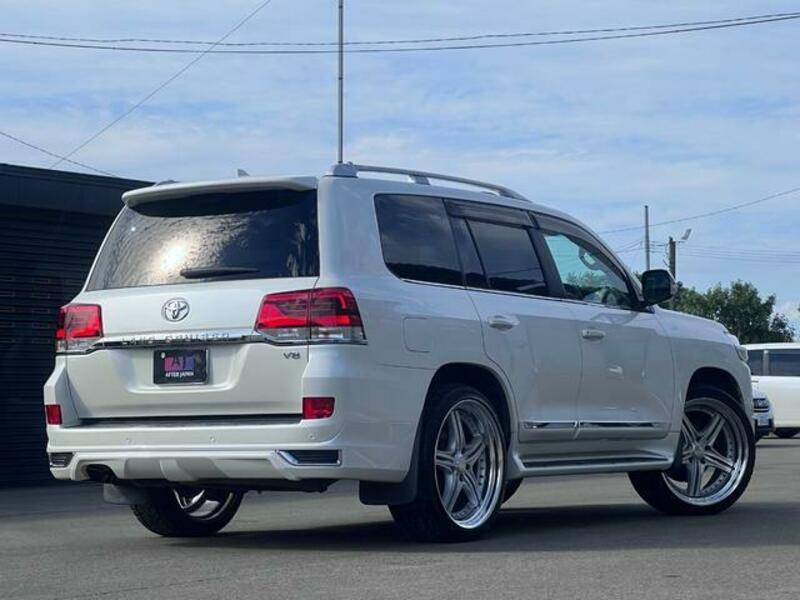 LAND CRUISER