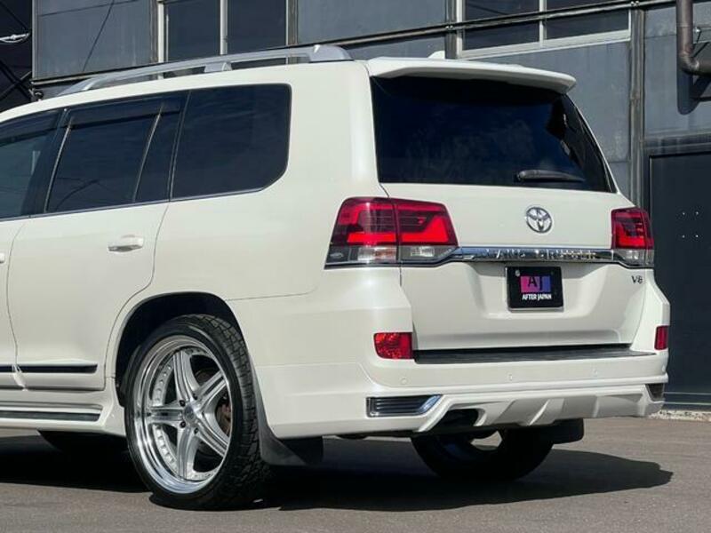 LAND CRUISER