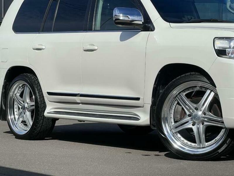 LAND CRUISER