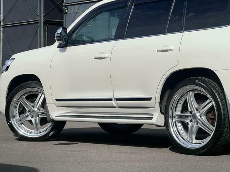 LAND CRUISER