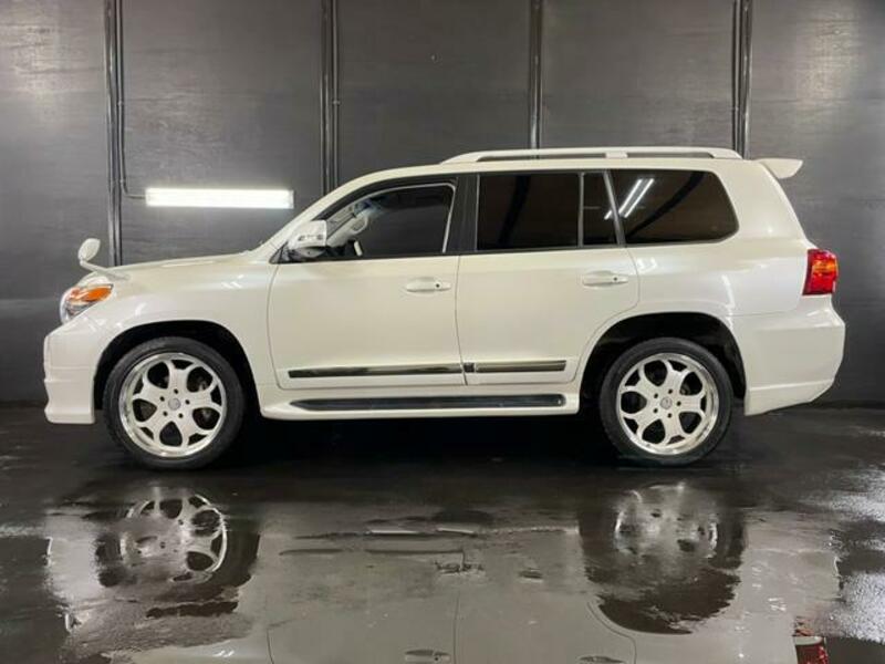 LAND CRUISER
