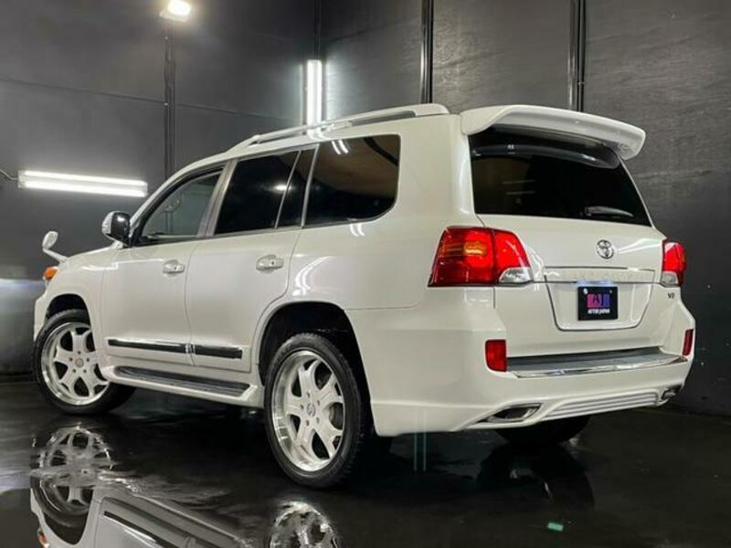 LAND CRUISER