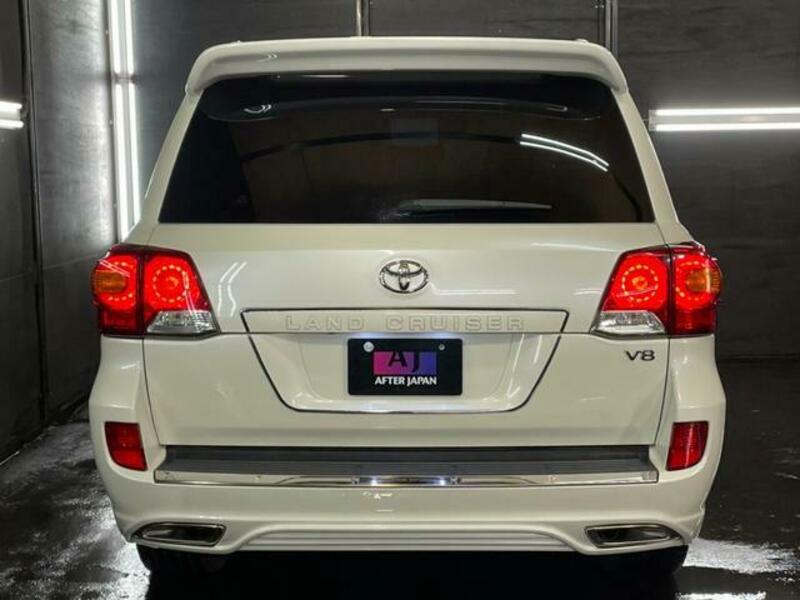 LAND CRUISER