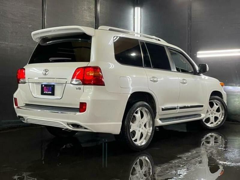 LAND CRUISER