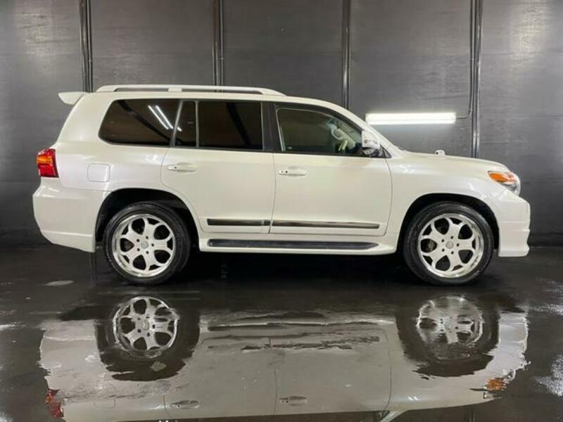 LAND CRUISER