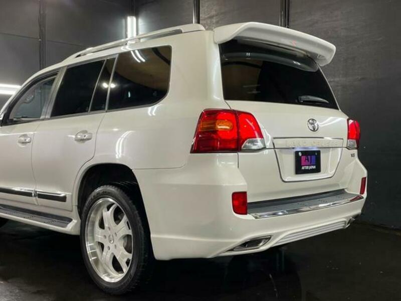 LAND CRUISER