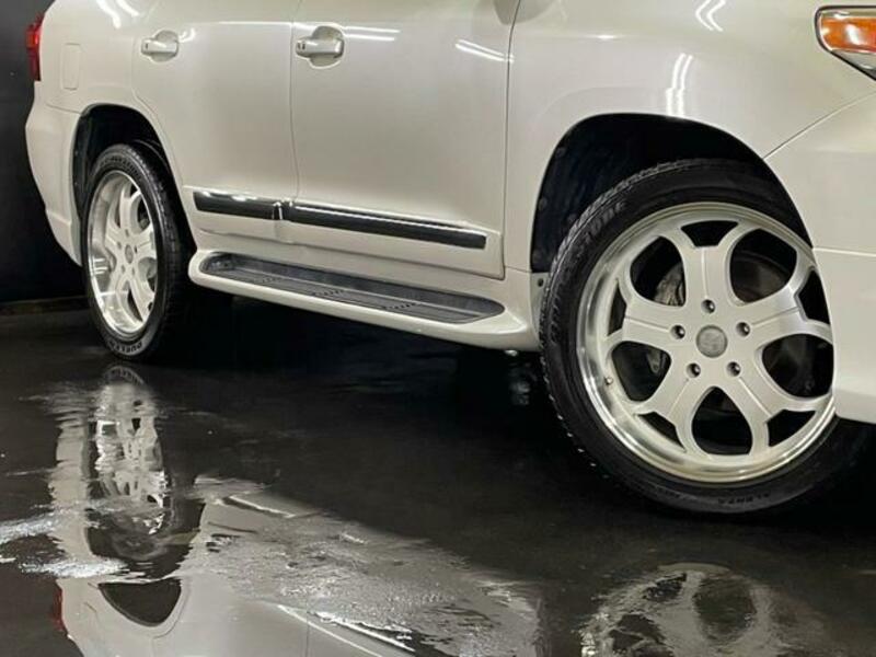 LAND CRUISER
