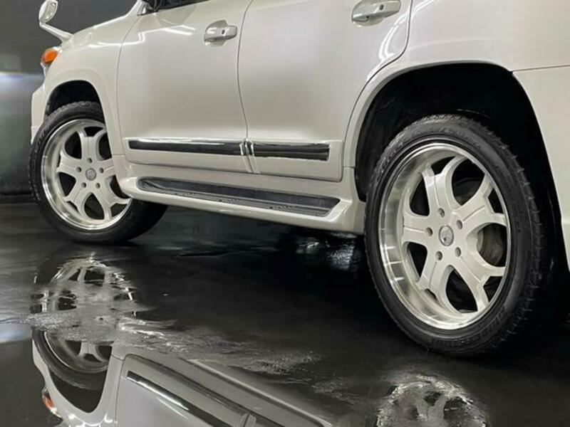 LAND CRUISER