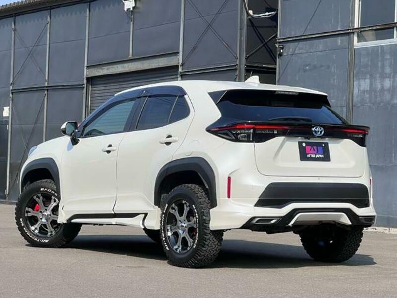YARIS CROSS