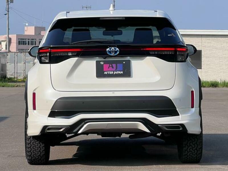 YARIS CROSS