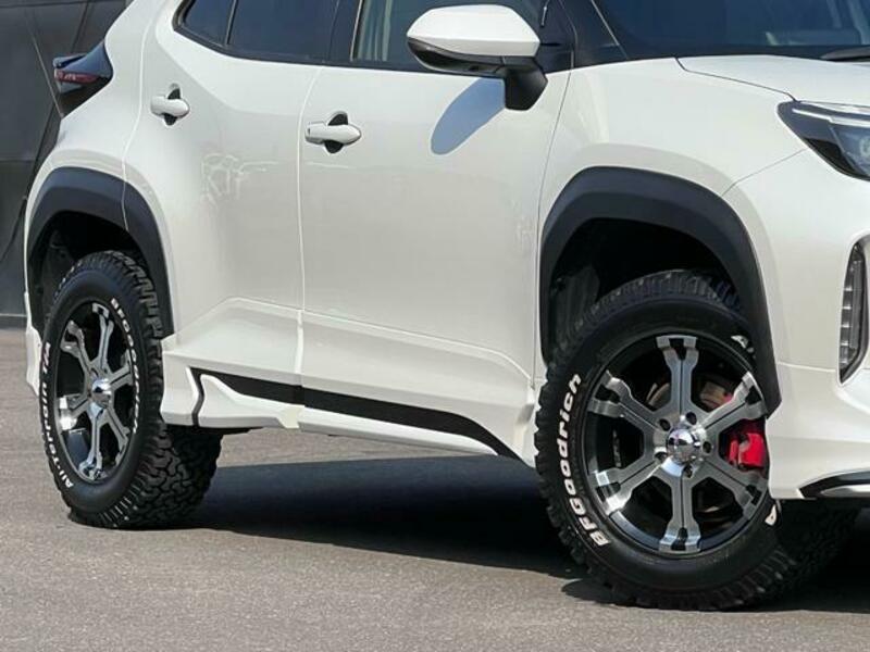 YARIS CROSS