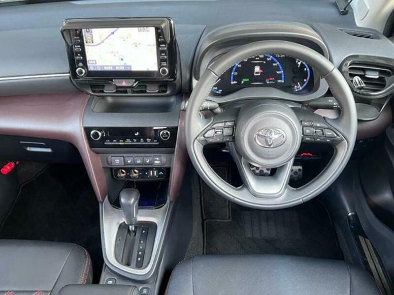 YARIS CROSS