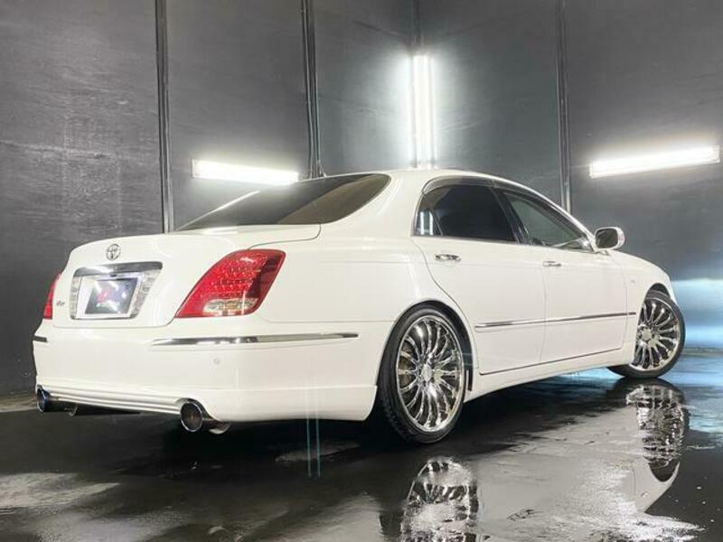 CROWN MAJESTA