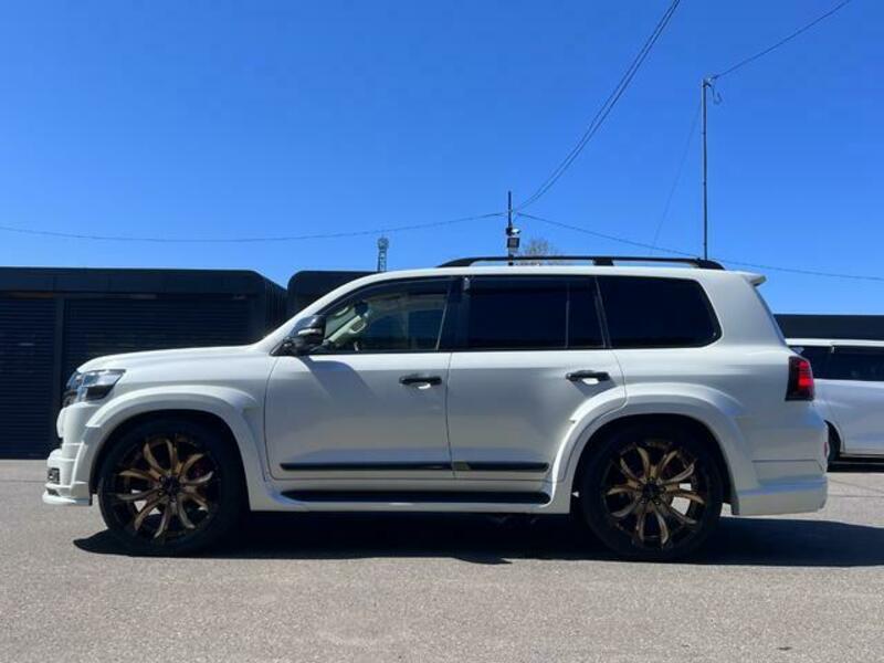 LAND CRUISER