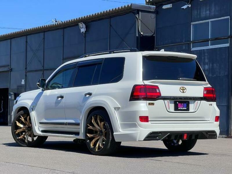 LAND CRUISER
