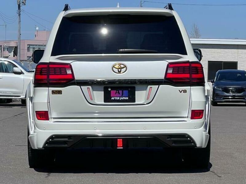 LAND CRUISER