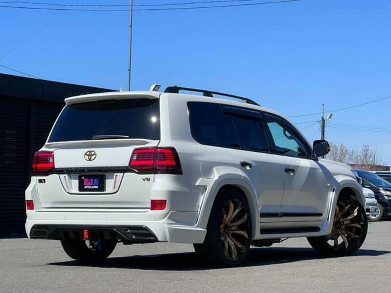LAND CRUISER