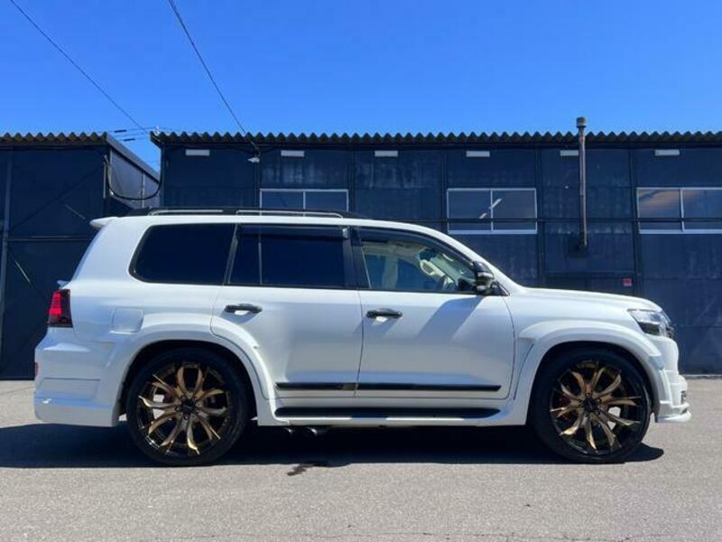 LAND CRUISER