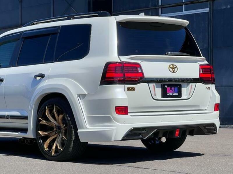 LAND CRUISER