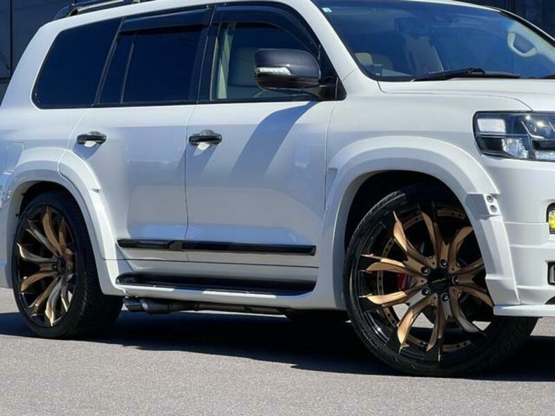 LAND CRUISER