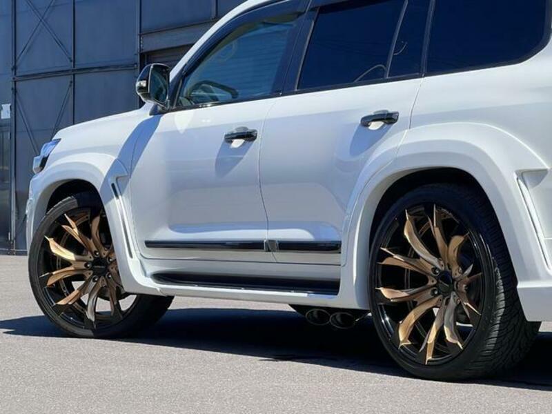 LAND CRUISER