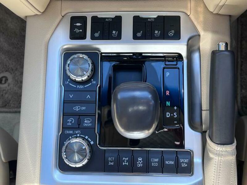 LAND CRUISER