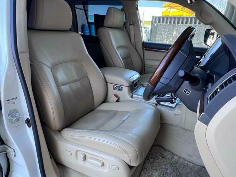 LAND CRUISER