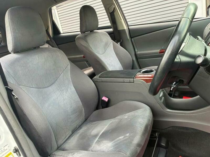PRIUS ALPHA