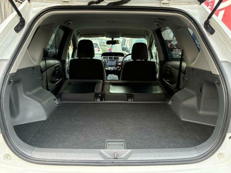 PRIUS ALPHA