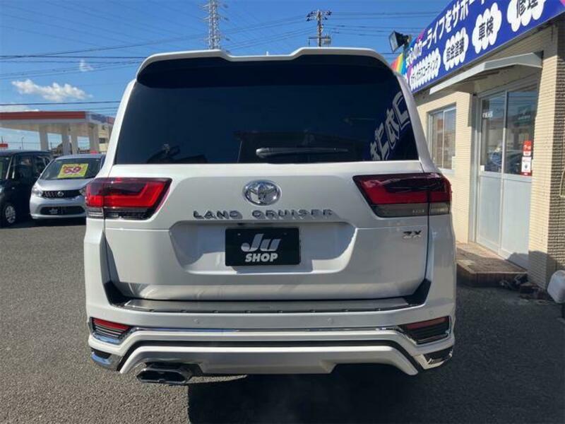 LAND CRUISER