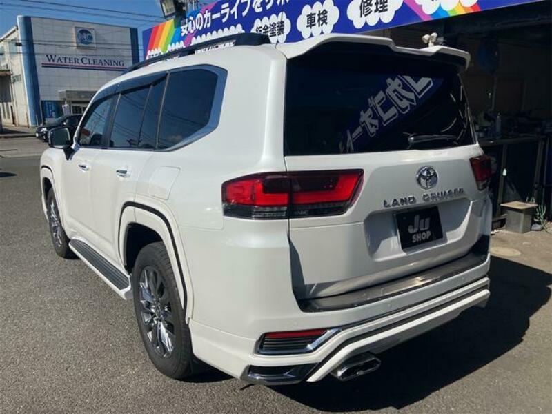 LAND CRUISER