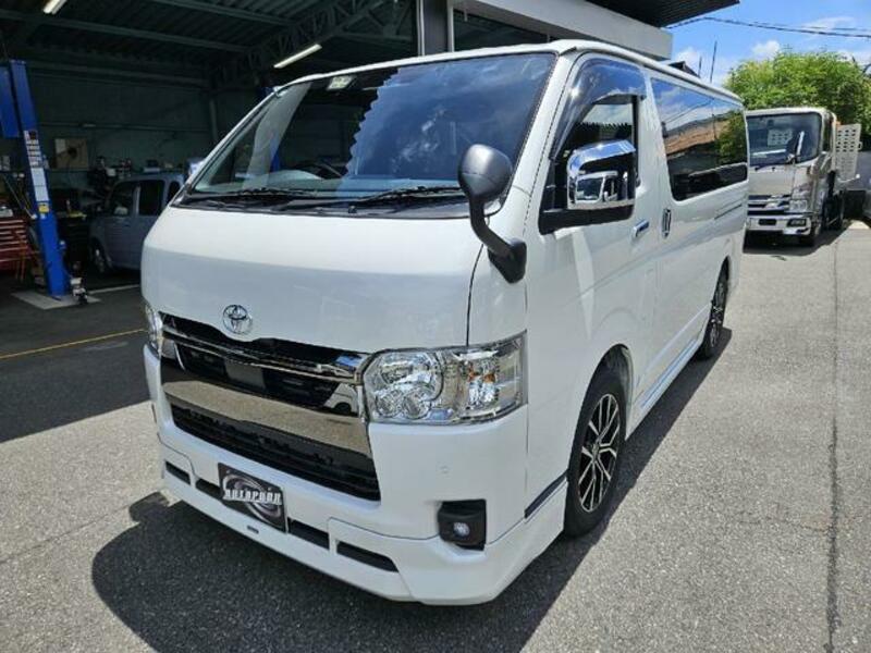 TOYOTA HIACE VAN