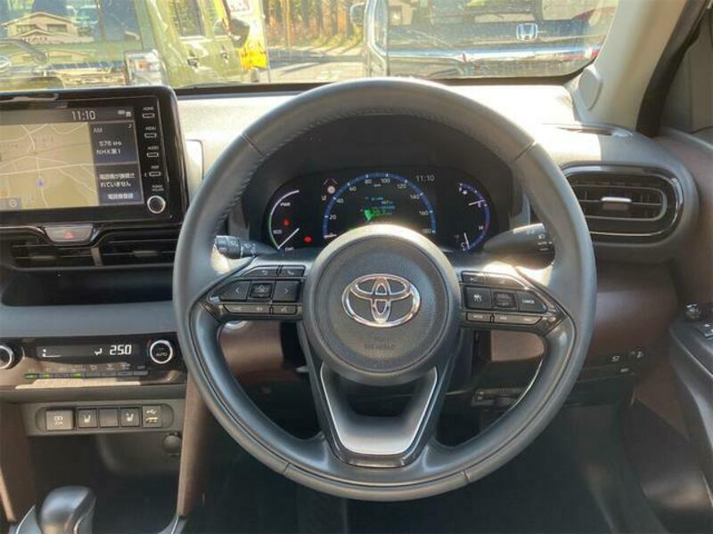 YARIS CROSS