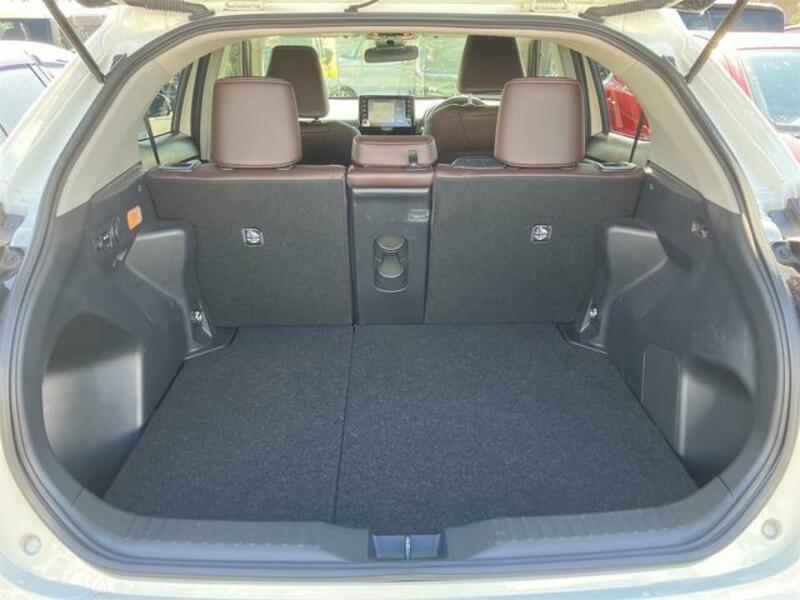 YARIS CROSS