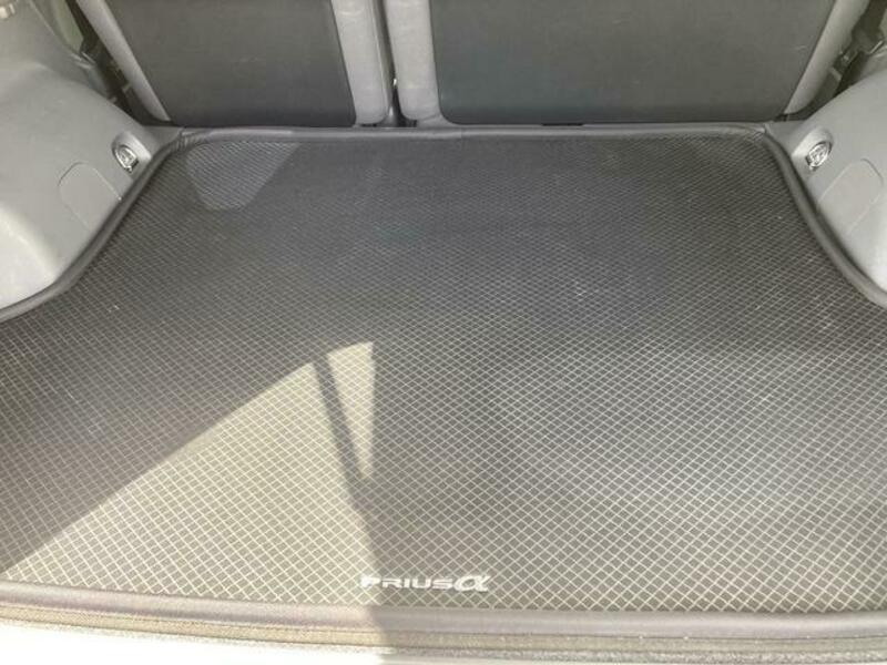 PRIUS ALPHA