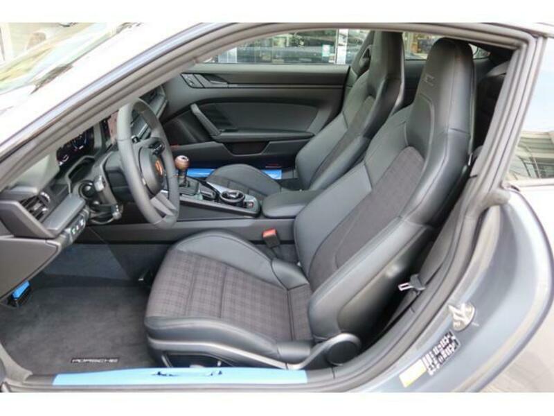911