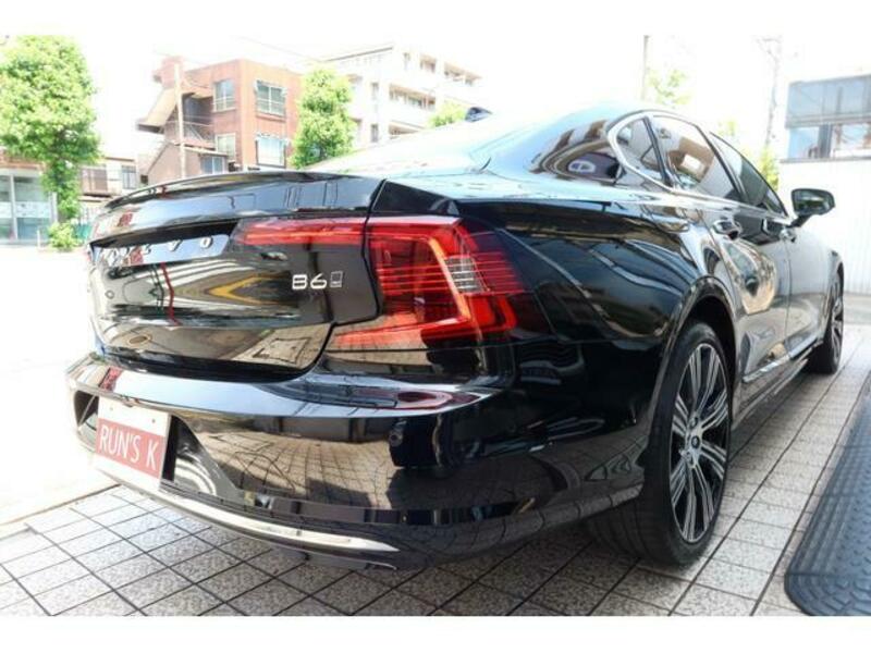 S90