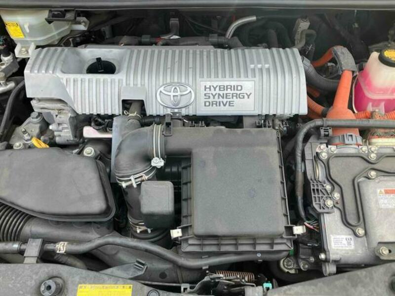 PRIUS ALPHA