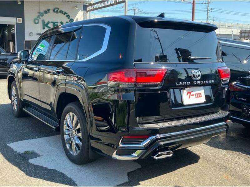 LAND CRUISER