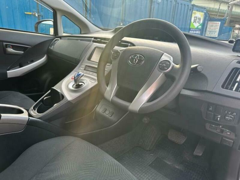 PRIUS PHV