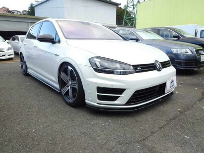 VOLKSWAGEN GOLF R