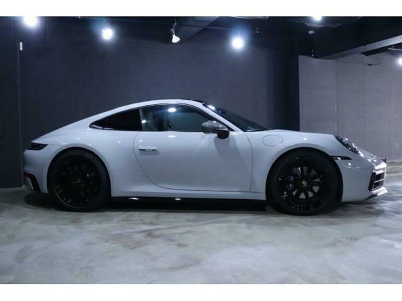 911
