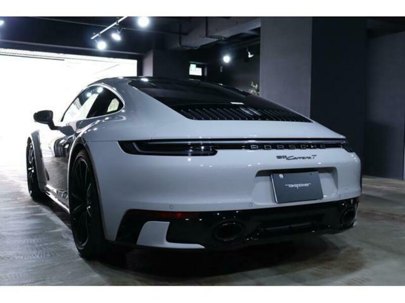 911