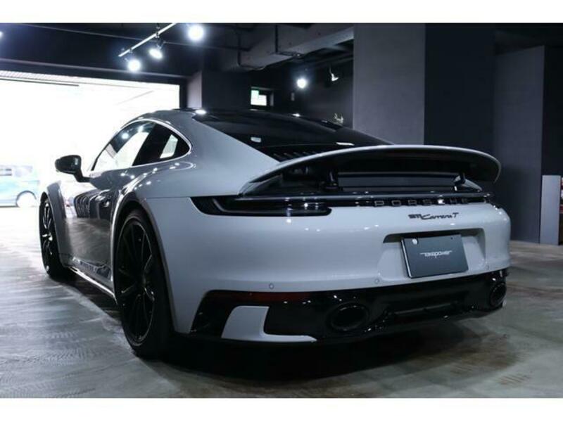911